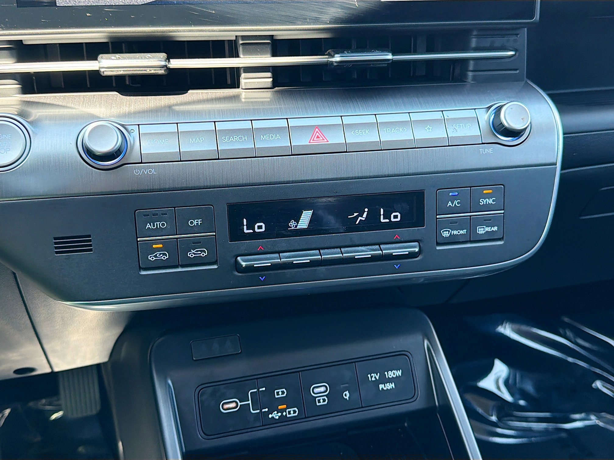 Used 2024 Hyundai Kona Limited image 34