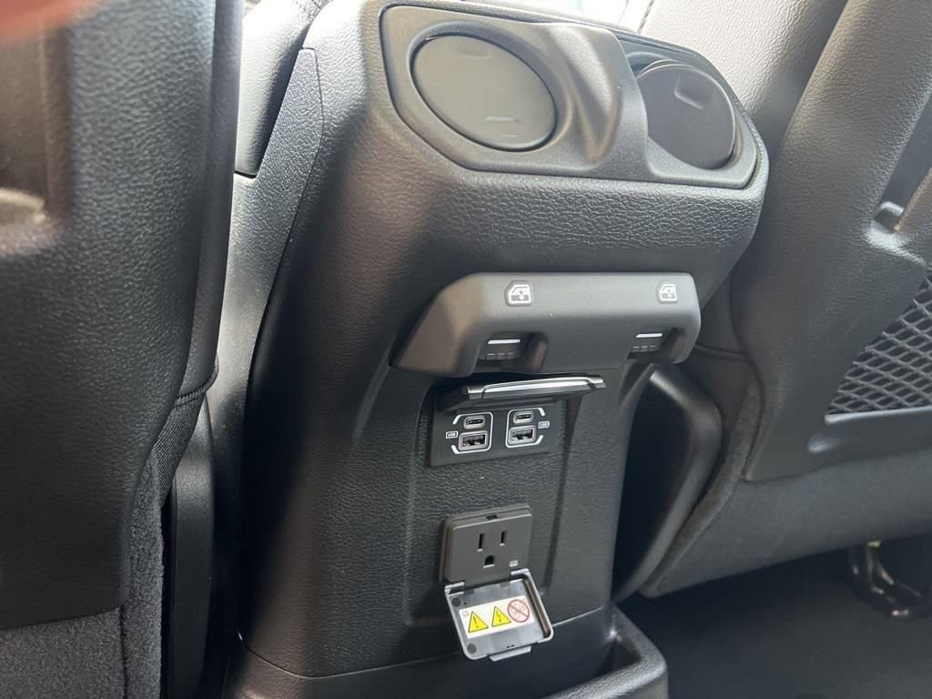 Used 2024 Jeep Wrangler Unlimited Sahara image 25
