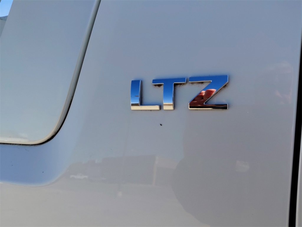 Used 2012 Chevrolet Avalanche LTZ image 23