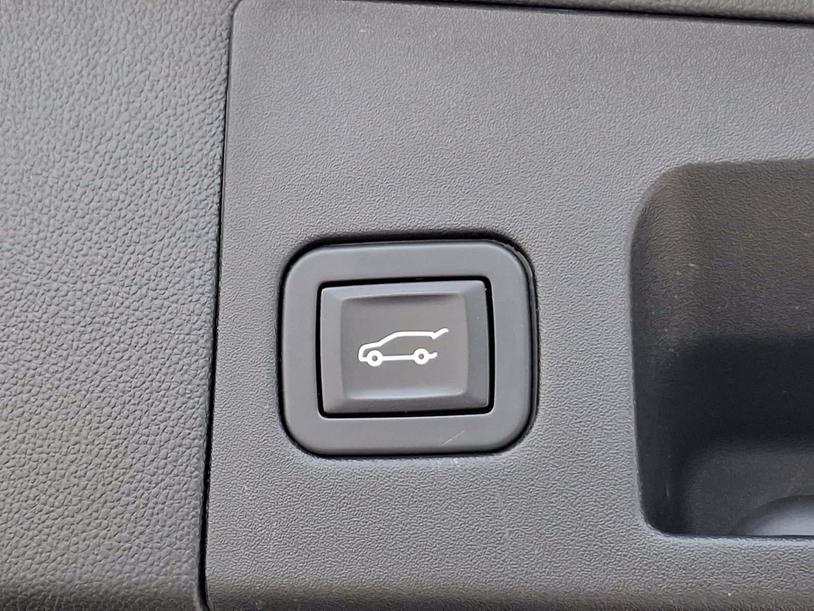 Used 2018 Cadillac XT5 Luxury w/ LPO, Wheel Lock Package image 32