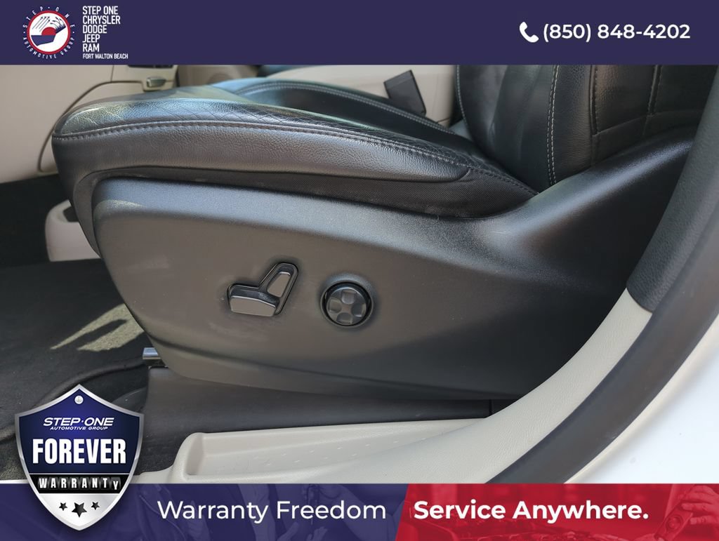 Used 2022 Chrysler Pacifica Touring-L FWD image 12