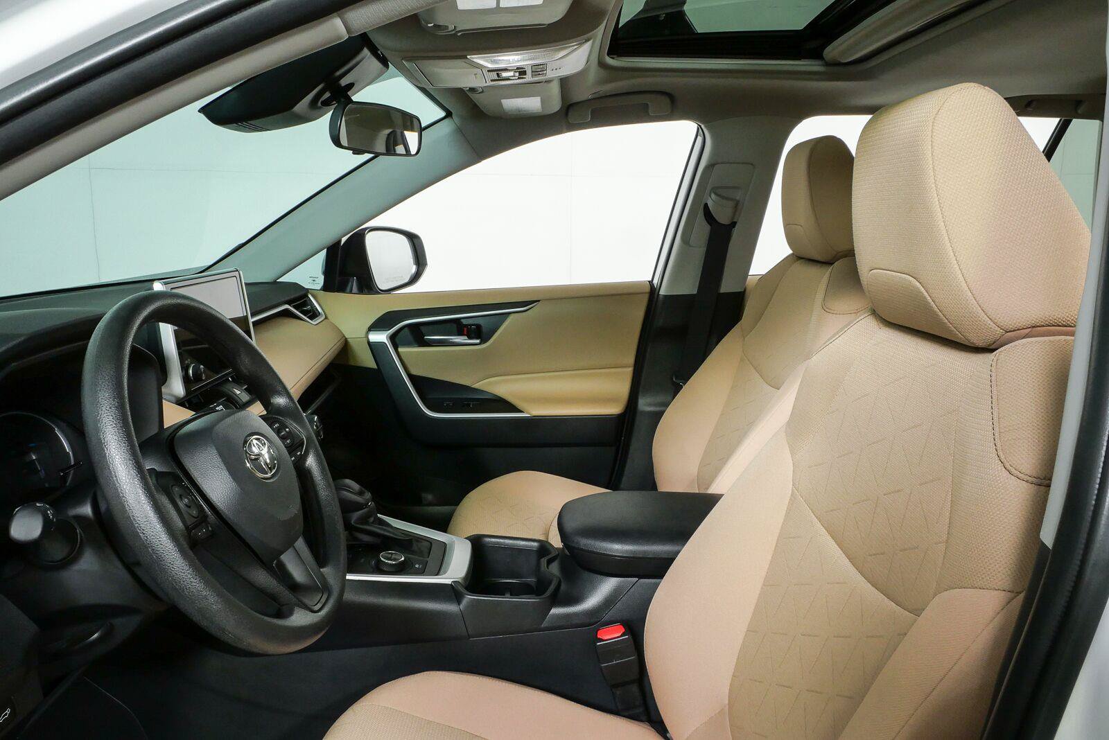 Used 2025 Toyota RAV4 XLE w/ Convenience Package AWD/4WD image 5