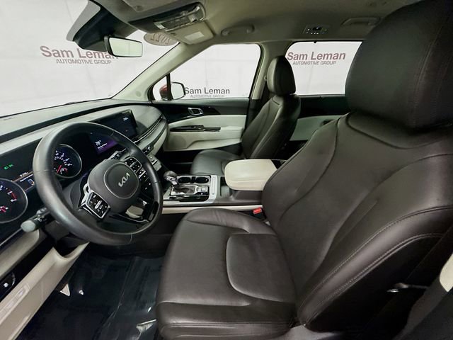 Used 2022 Kia Carnival EX image 21