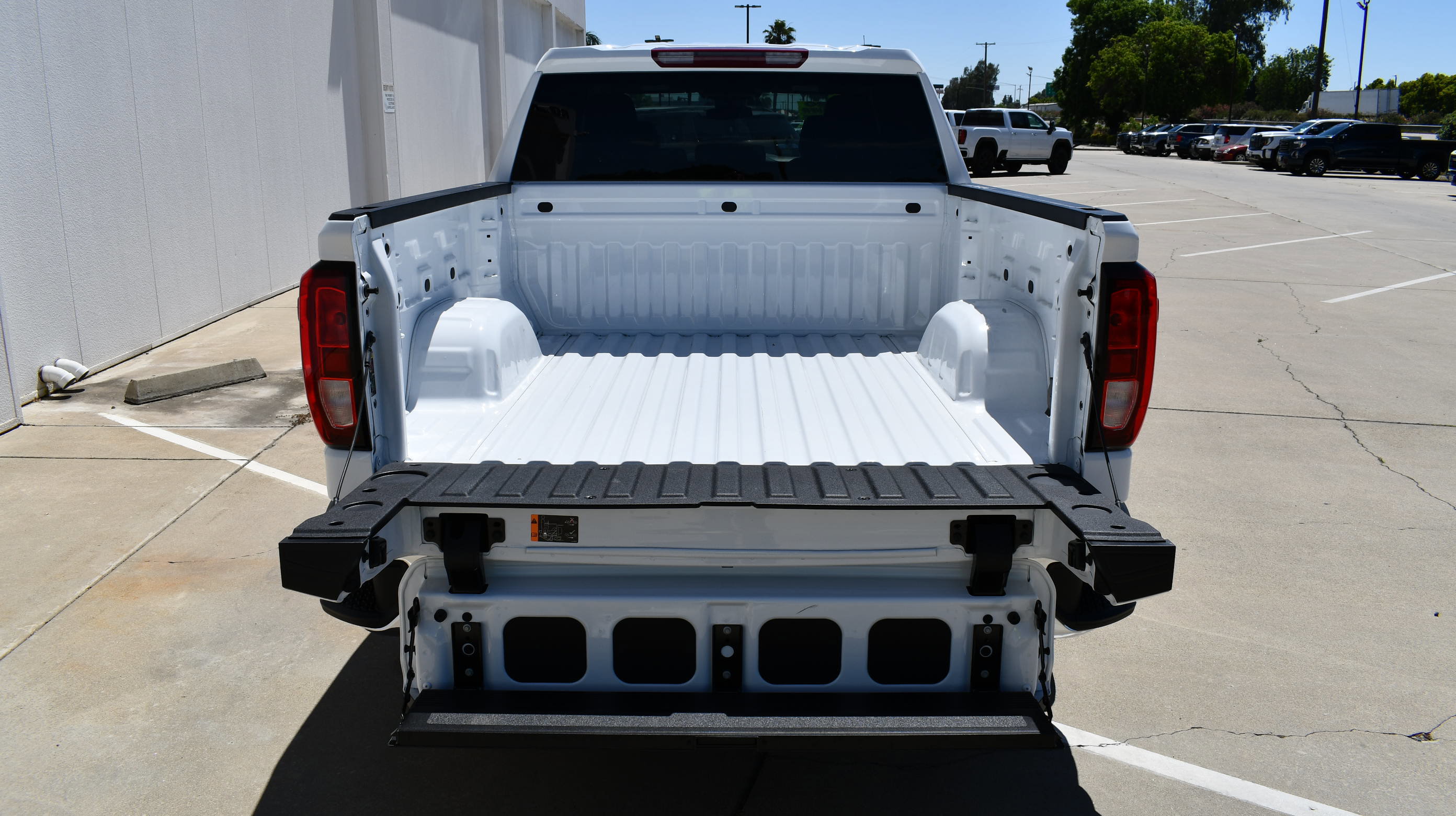 Used 2026 GMC Sierra 1500 Pro w/ Pro Value Package AWD/4WD image 8