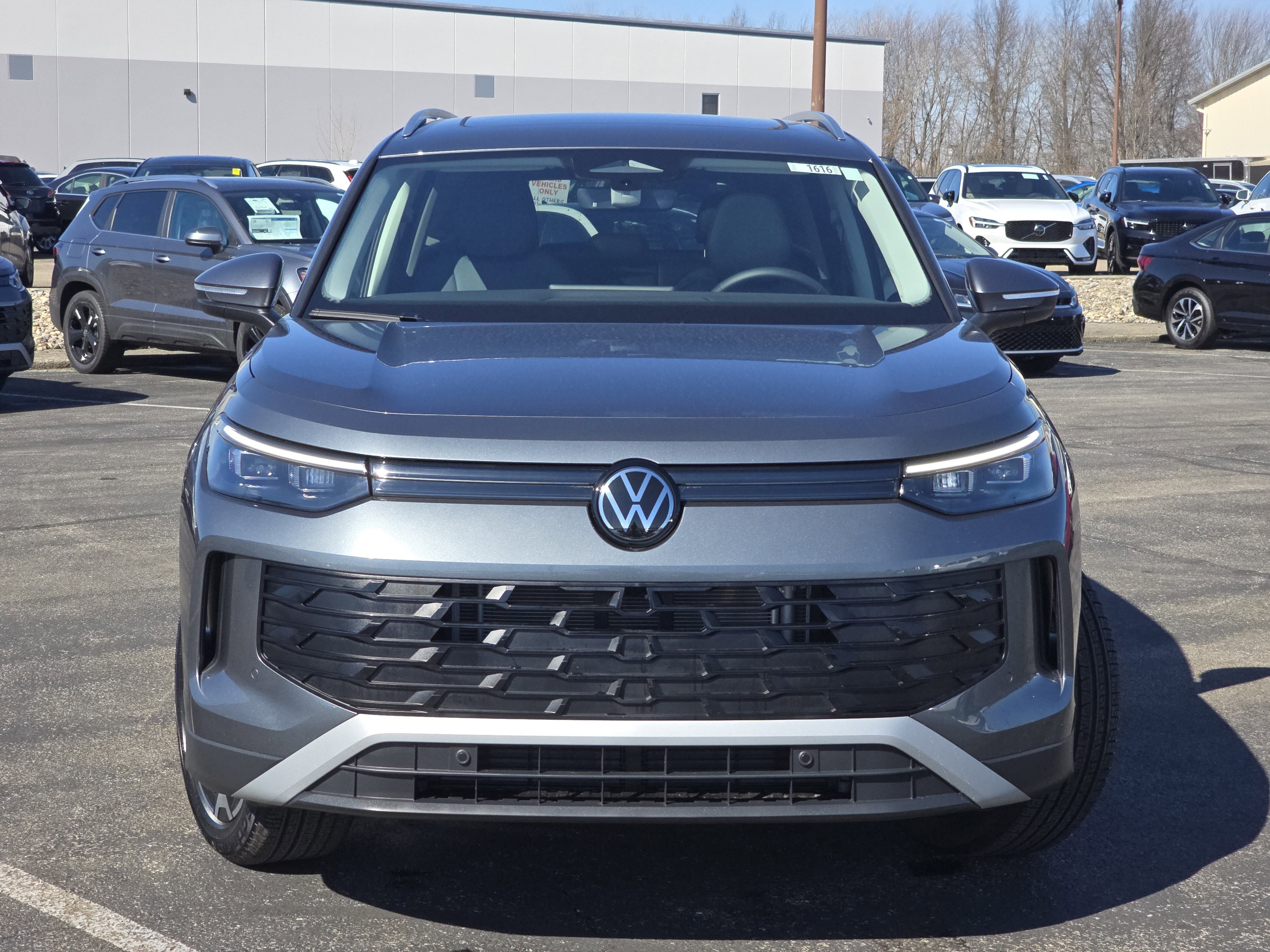 New 2026 Volkswagen Tiguan SE image 2