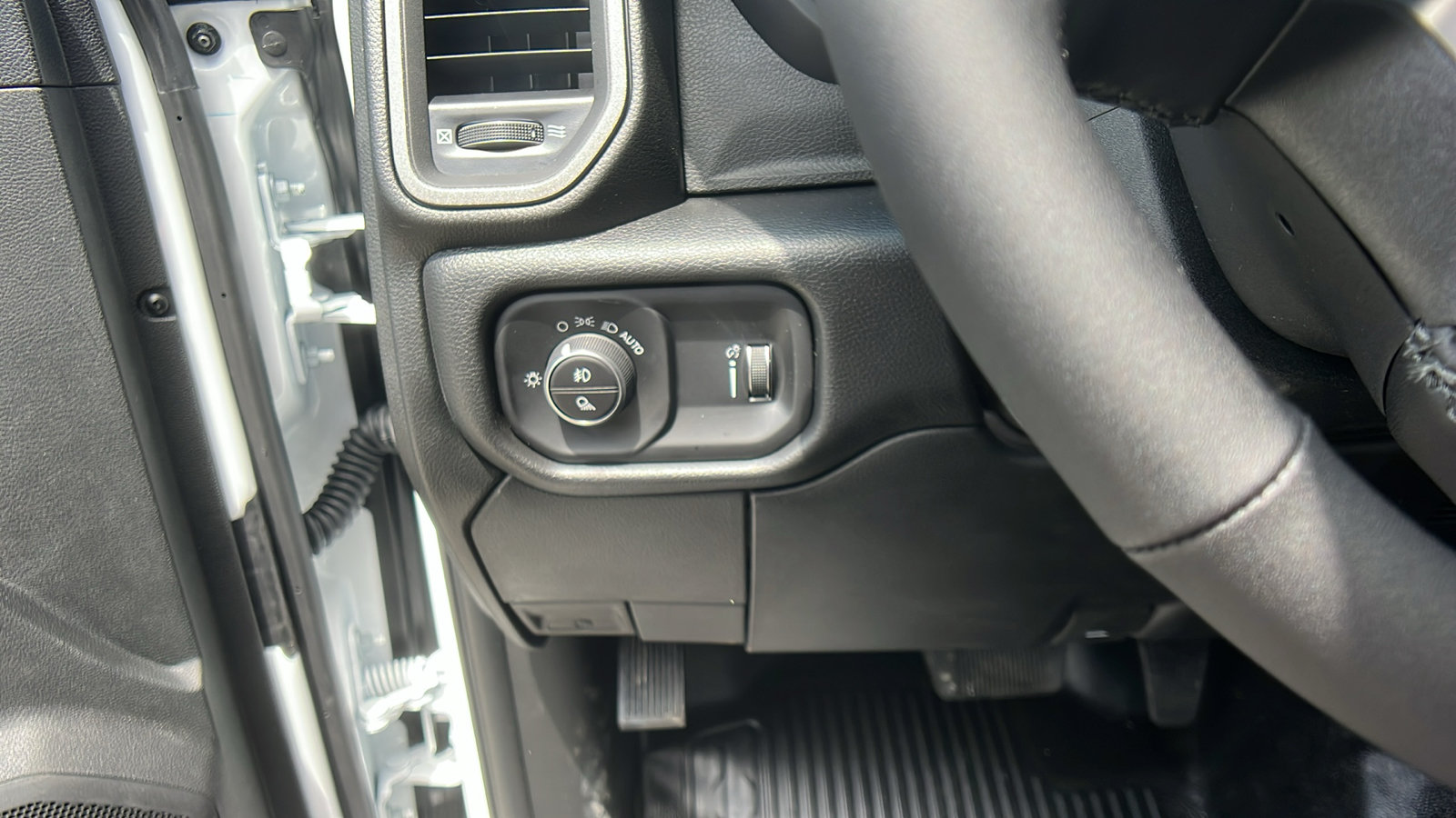New 2025 RAM 3500 Tradesman AWD/4WD image 18