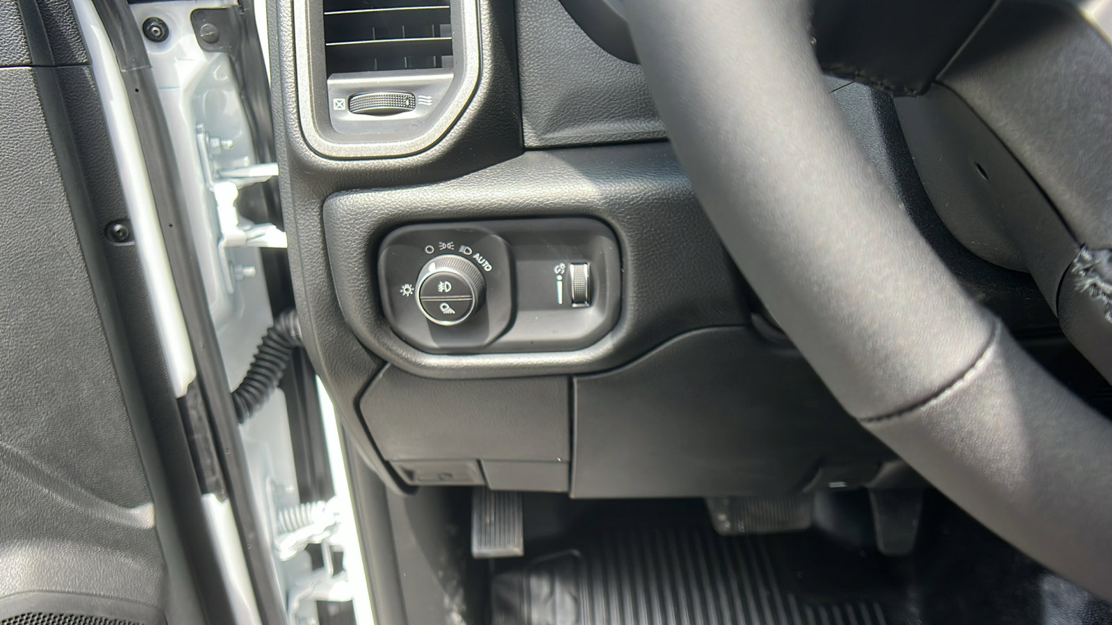 New 2025 RAM 3500 Tradesman AWD/4WD image 18