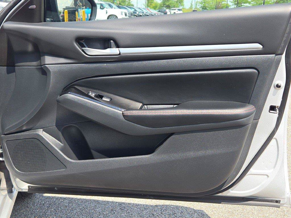 Used 2024 Nissan Altima 2.5 SR FWD image 6