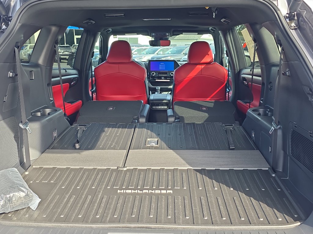 New 2025 Toyota Highlander XSE image 9