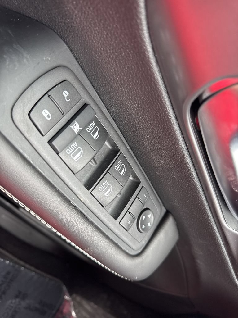 New 2026 Chrysler Pacifica Select AWD/4WD image 9