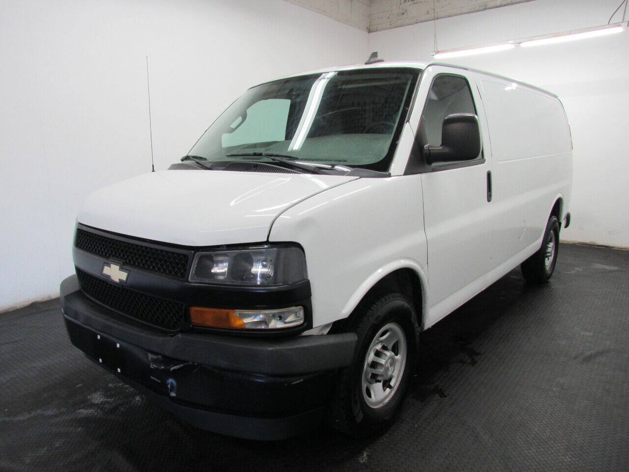 Used 2019 Chevrolet Express 2500 RWD image 1