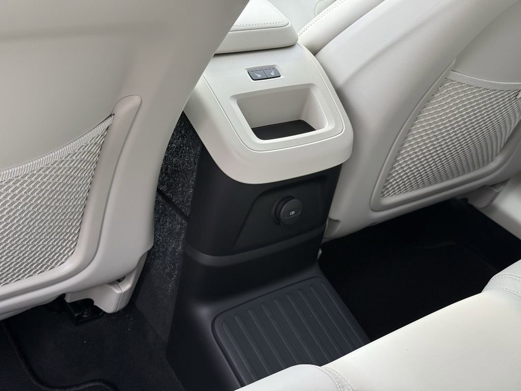 New 2026 Volvo XC60 T8 Ultra w/ Protection Package Premier image 11