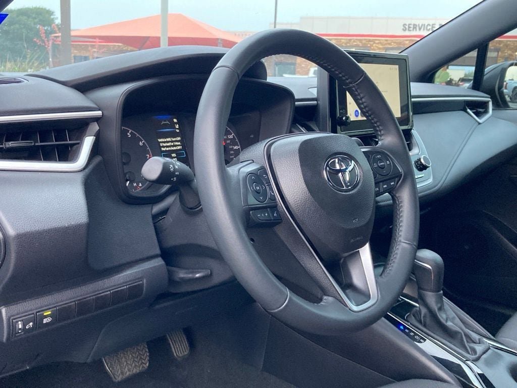 Certified 2025 Toyota Corolla SE FWD image 9