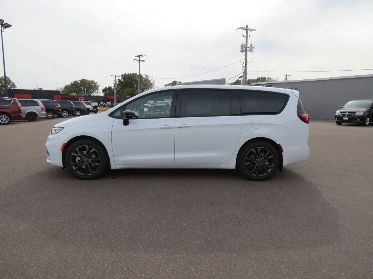 New 2026 Chrysler Pacifica Select FWD image 8