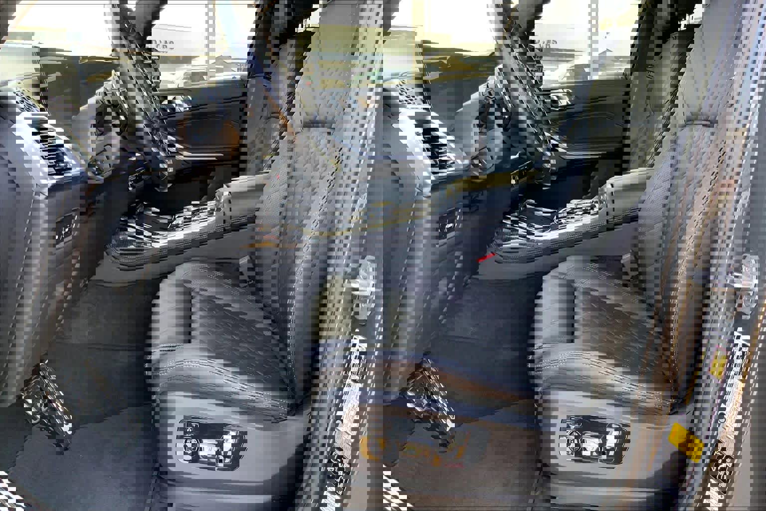 Used 2024 BMW X7 xDrive40i w/ M Sport Package image 8