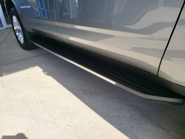 Used 2023 Chevrolet Suburban Premier AWD/4WD image 30