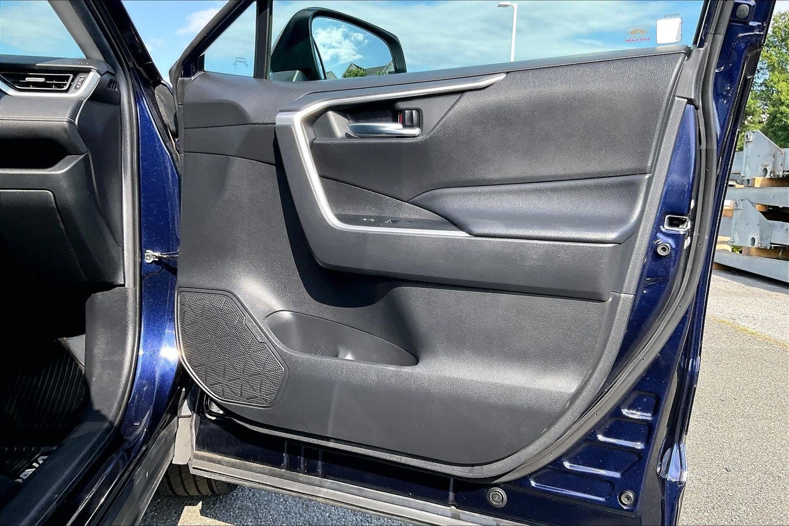Used 2020 Toyota RAV4 XLE Premium AWD/4WD image 23