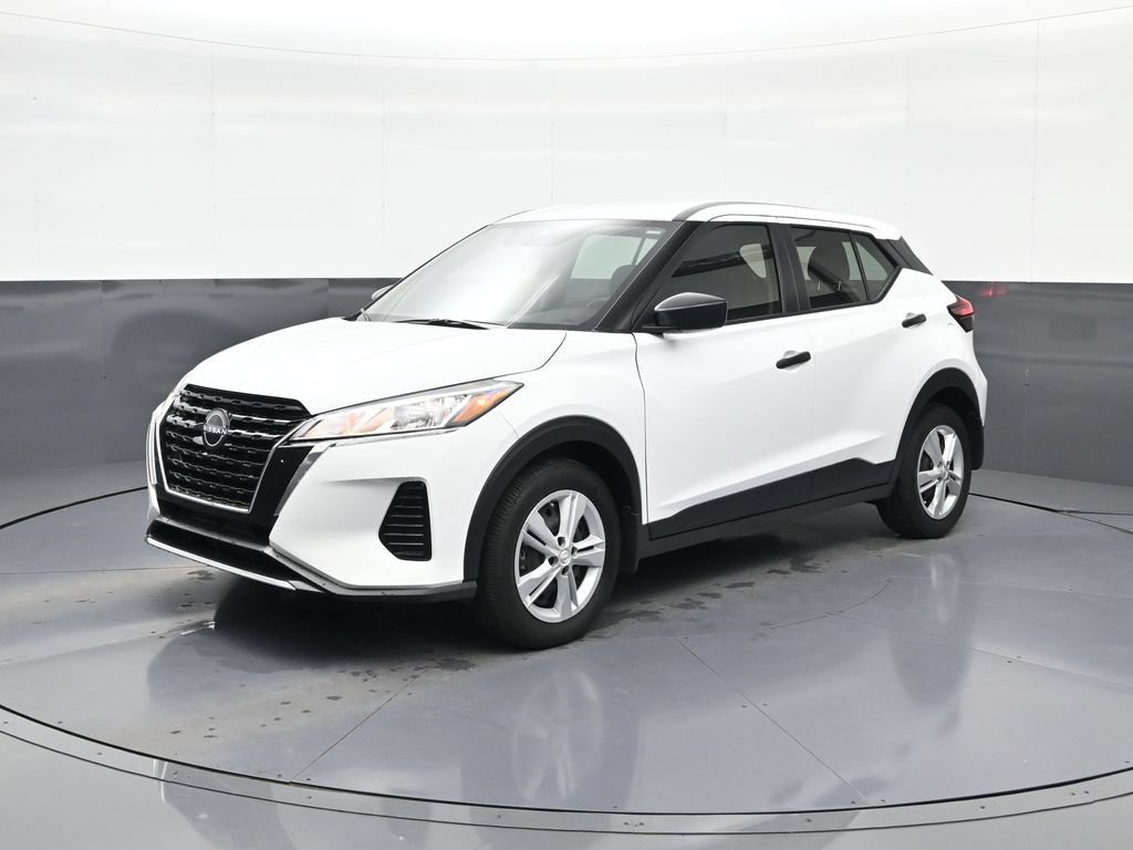 Certified 2025 Nissan Kicks Play S FWD image 4