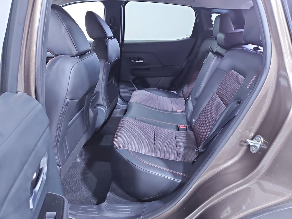 New 2025 Nissan Kicks SR image 23