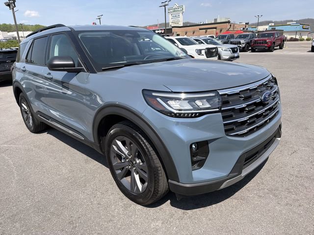 Used 2025 Ford Explorer Active w/ Active Comfort Package AWD/4WD image 3