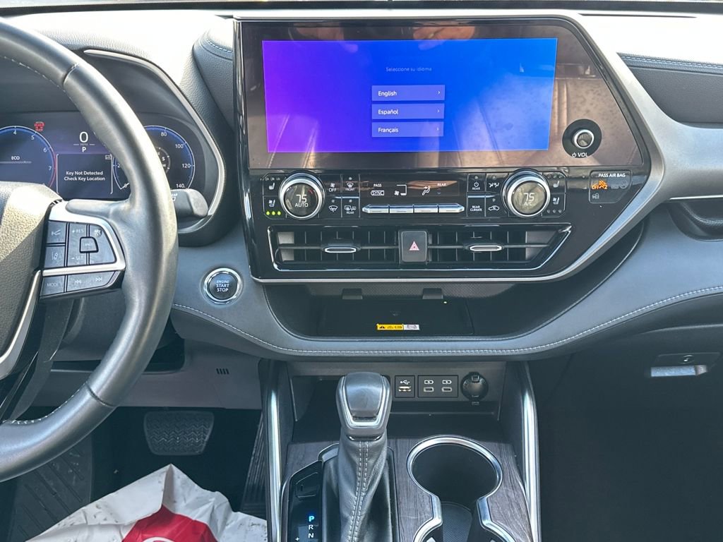 Used 2023 Toyota Highlander Limited image 17