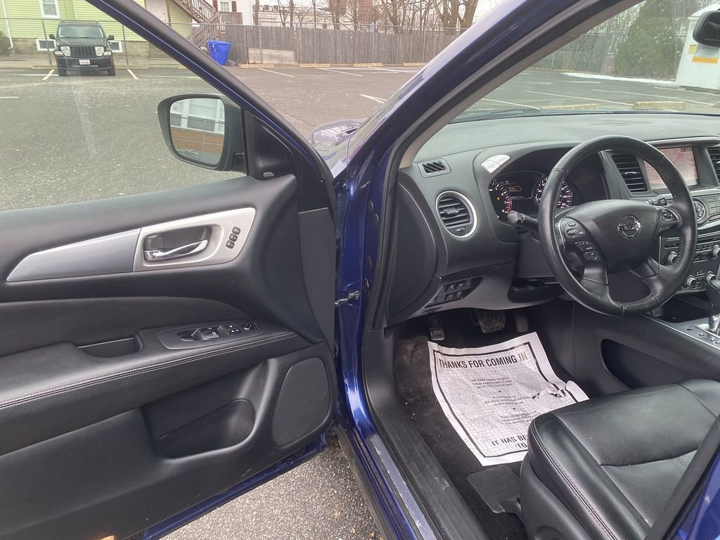 Used 2019 Nissan Pathfinder SL image 3