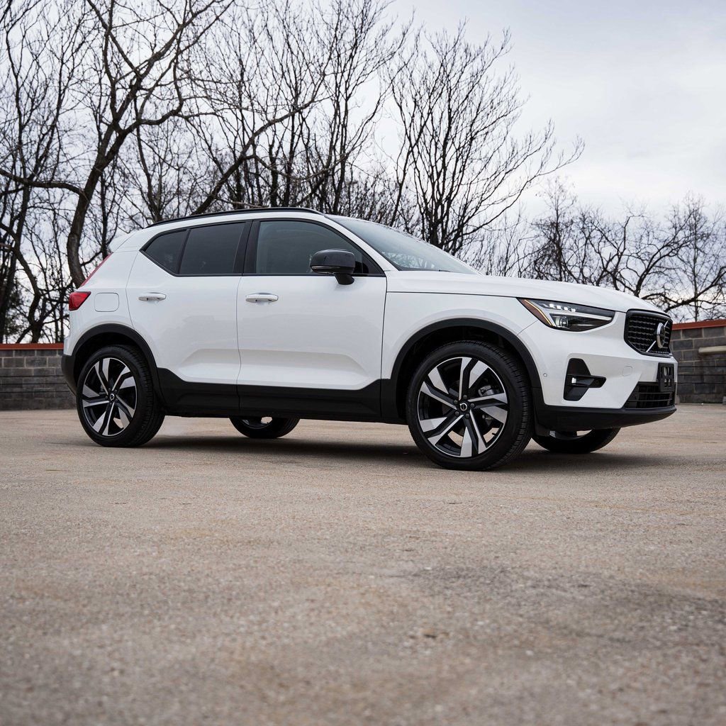 Certified 2025 Volvo XC40 B5 Ultra w/ Climate Package image 7