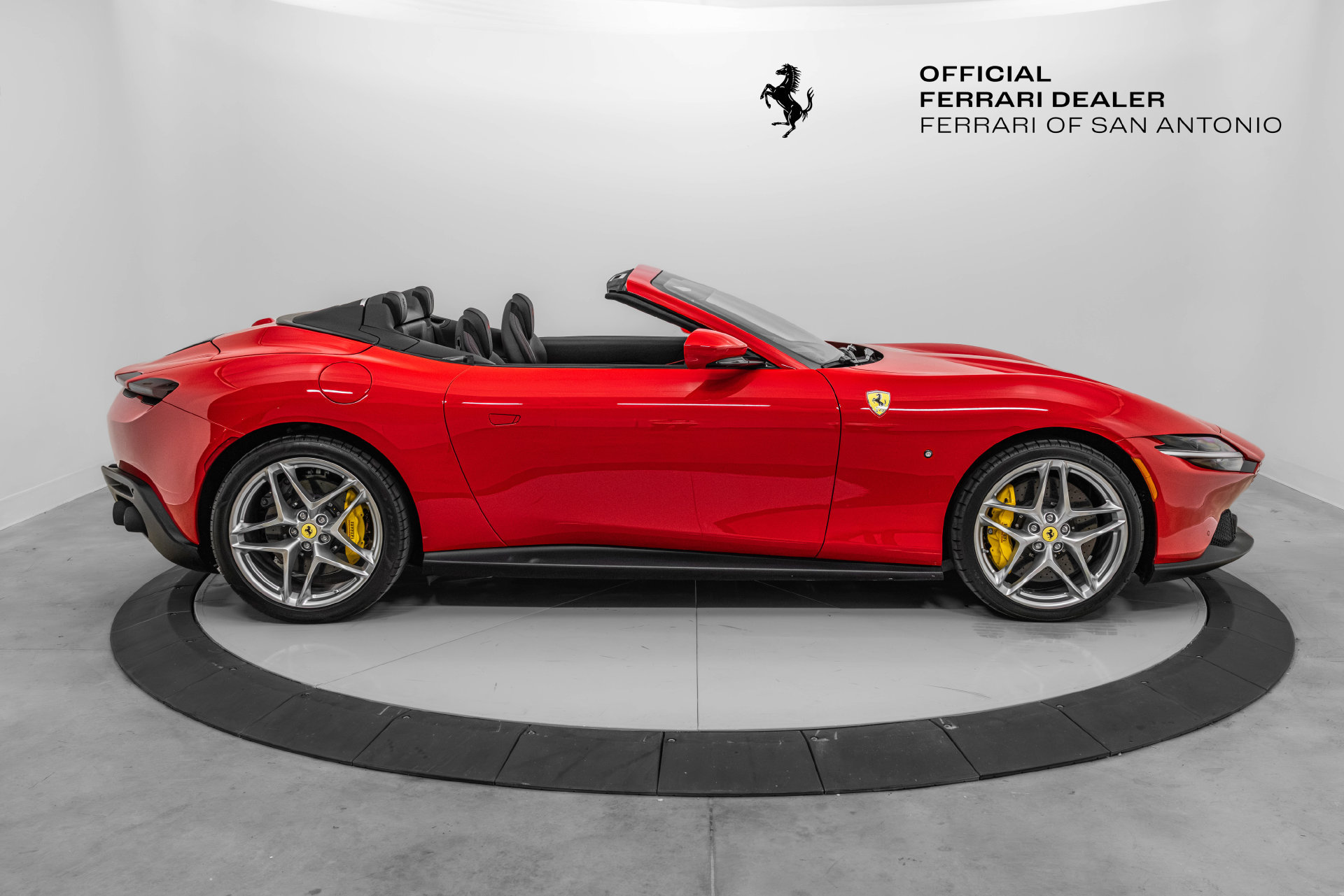 Certified 2026 Ferrari Roma Spider RWD image 9
