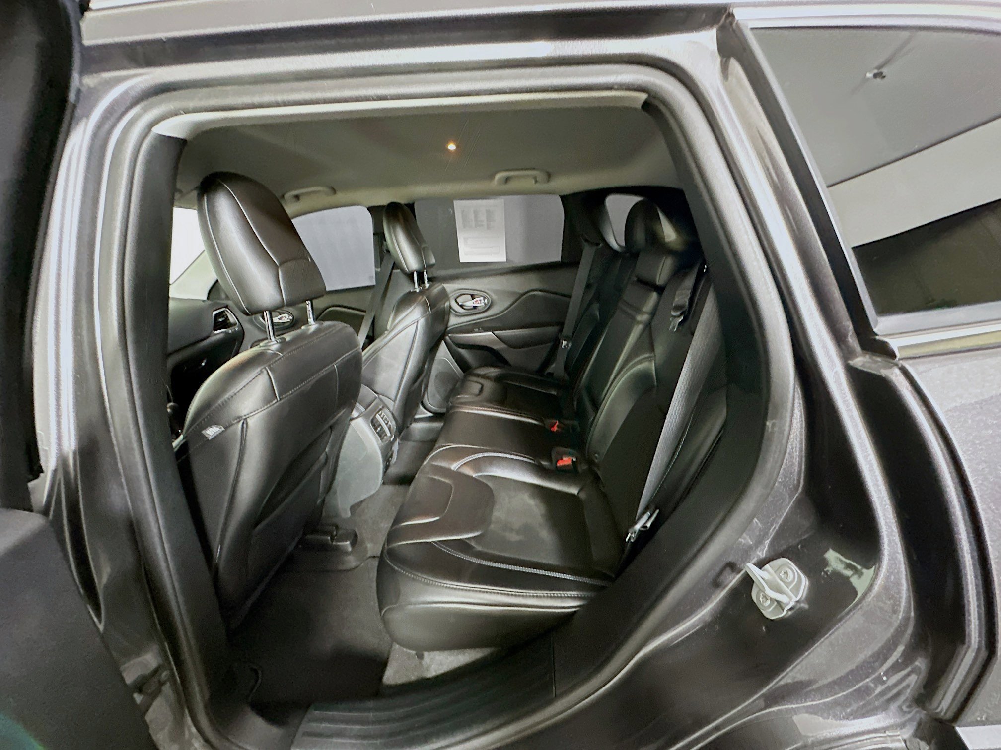 Used 2019 Jeep Cherokee Latitude Plus FWD image 25