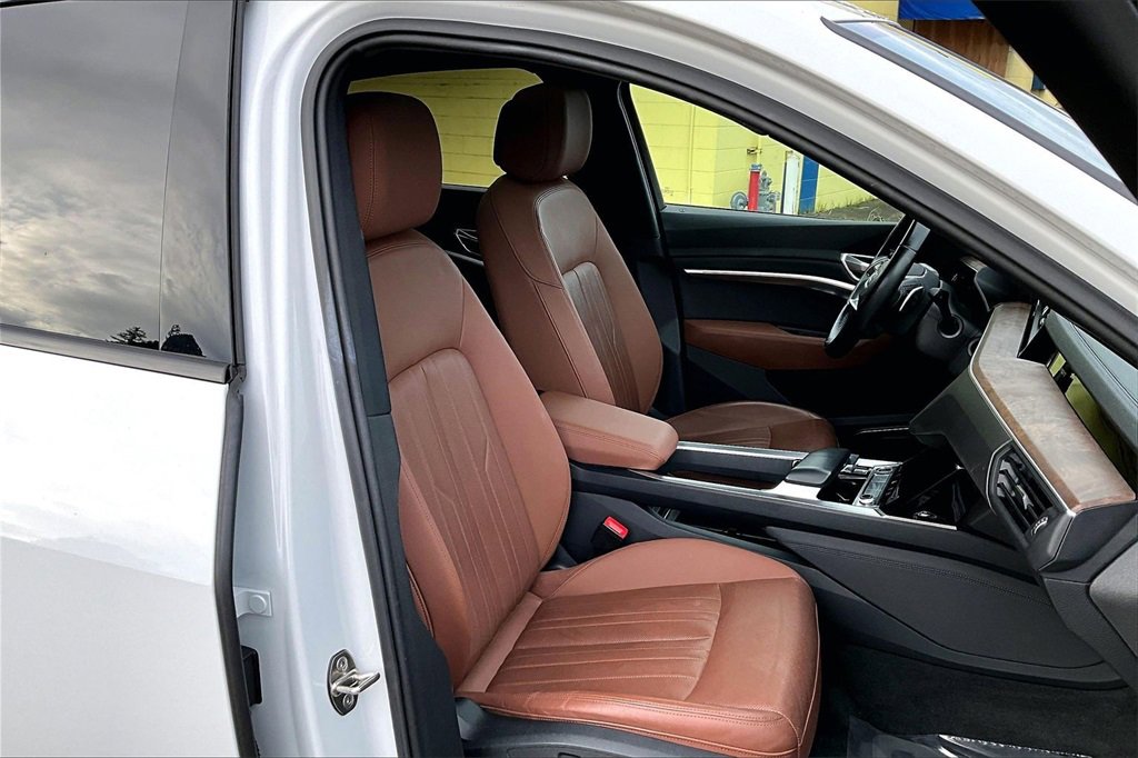 Used 2021 Audi e-tron Premium Plus w/ Premium Plus Package image 9