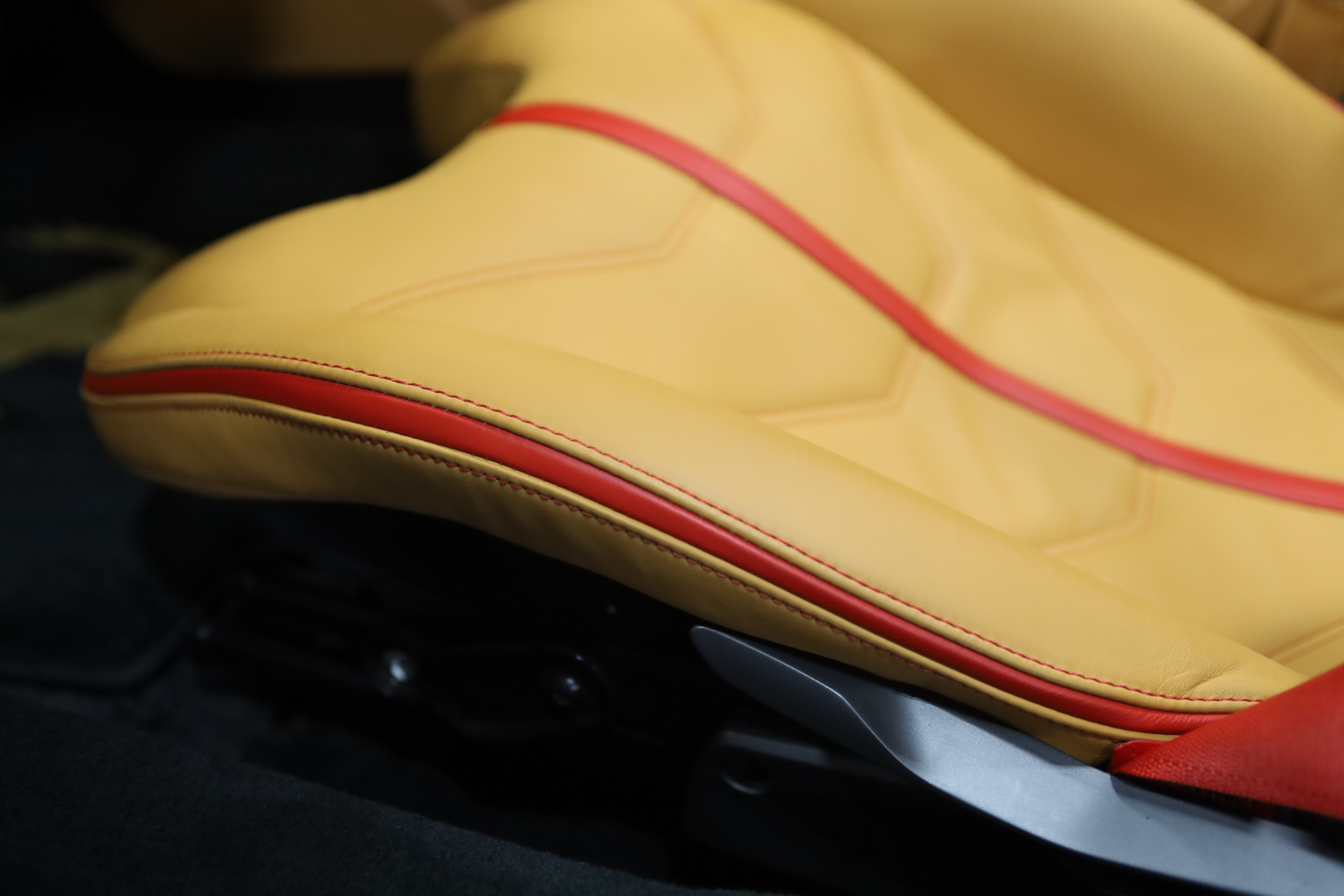 Used 2019 Ferrari 488 Spider RWD image 18