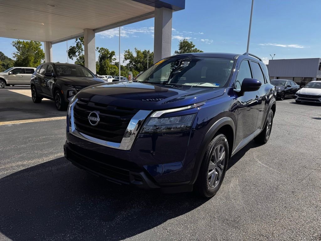 Used 2025 Nissan Pathfinder SV AWD/4WD image 1