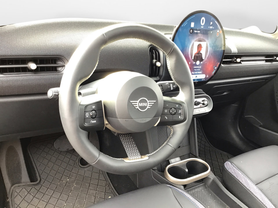 Certified 2025 MINI Cooper S image 10
