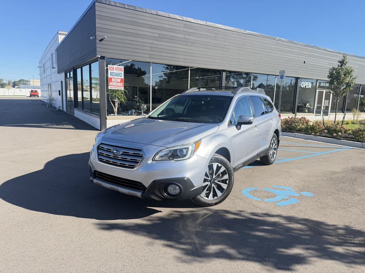 Used 2015 Subaru Outback 2.5i Limited AWD/4WD image 2
