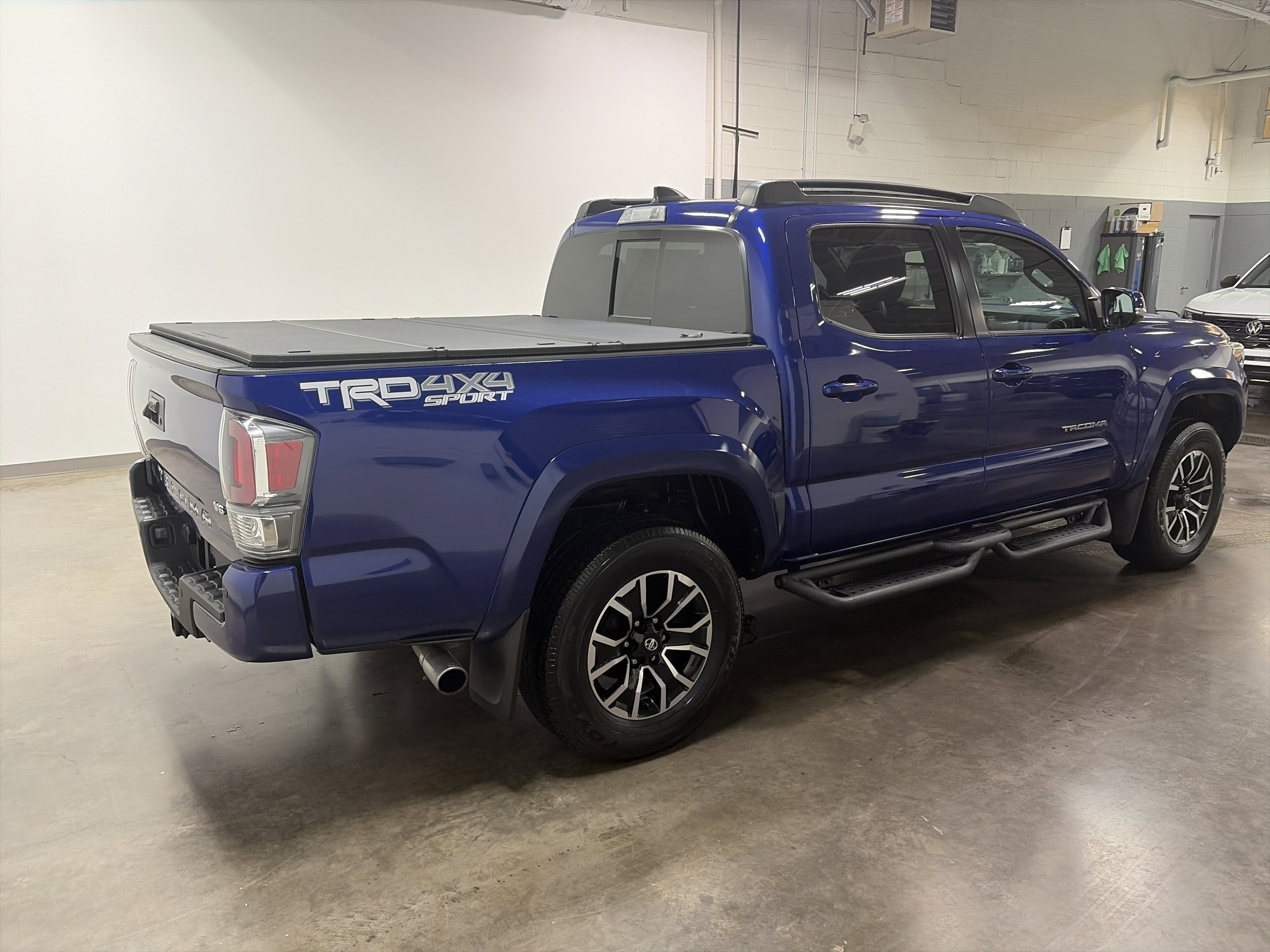 Used 2022 Toyota Tacoma TRD Sport w/ TRD Premium Sport Package AWD/4WD video 3