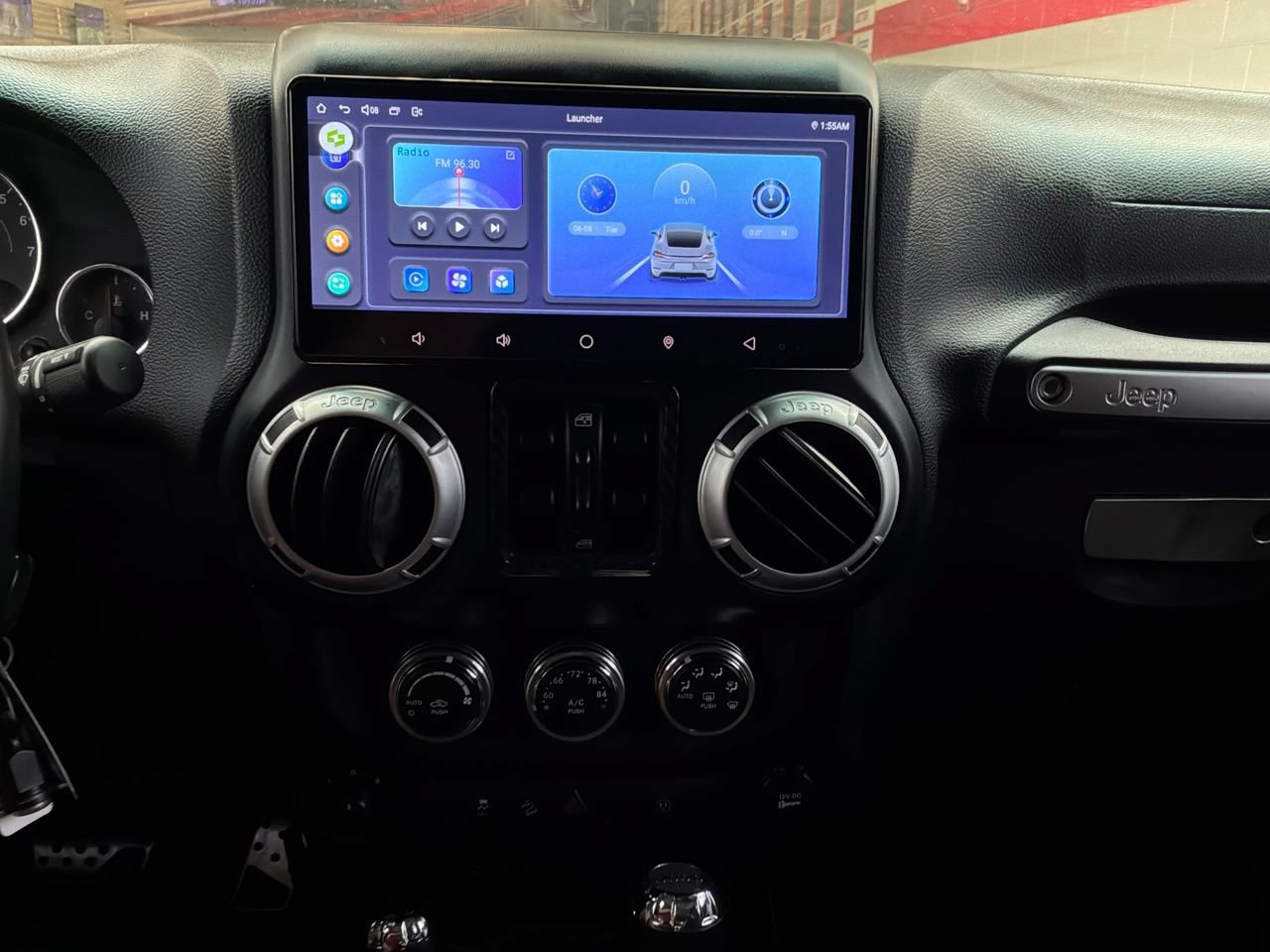 Used 2013 Jeep Wrangler Unlimited Sahara AWD/4WD image 27