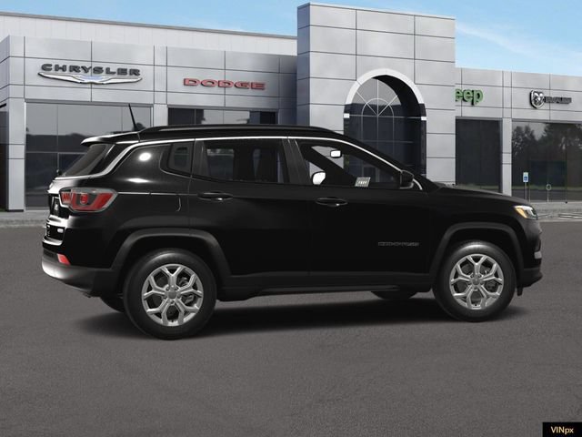 Used 2024 Jeep Compass Latitude w/ Convenience Group AWD/4WD image 14