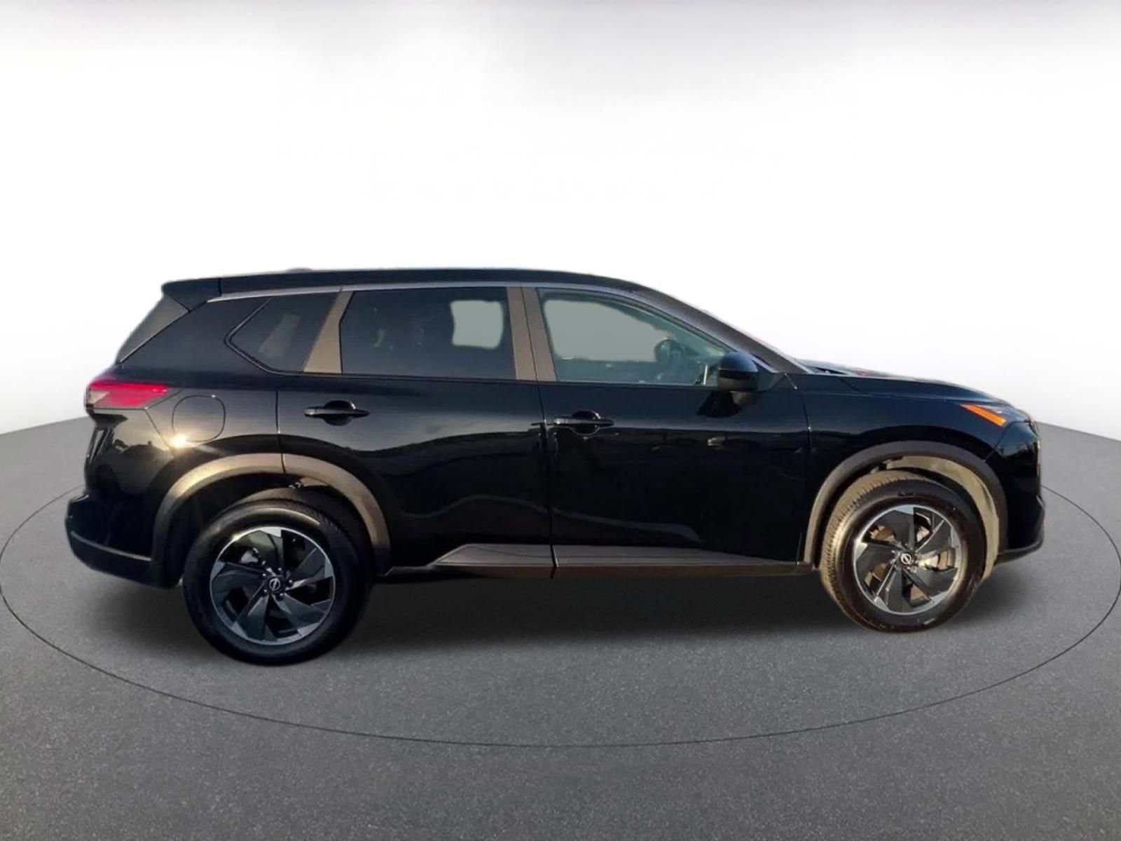Used 2025 Nissan Rogue SV AWD/4WD image 16