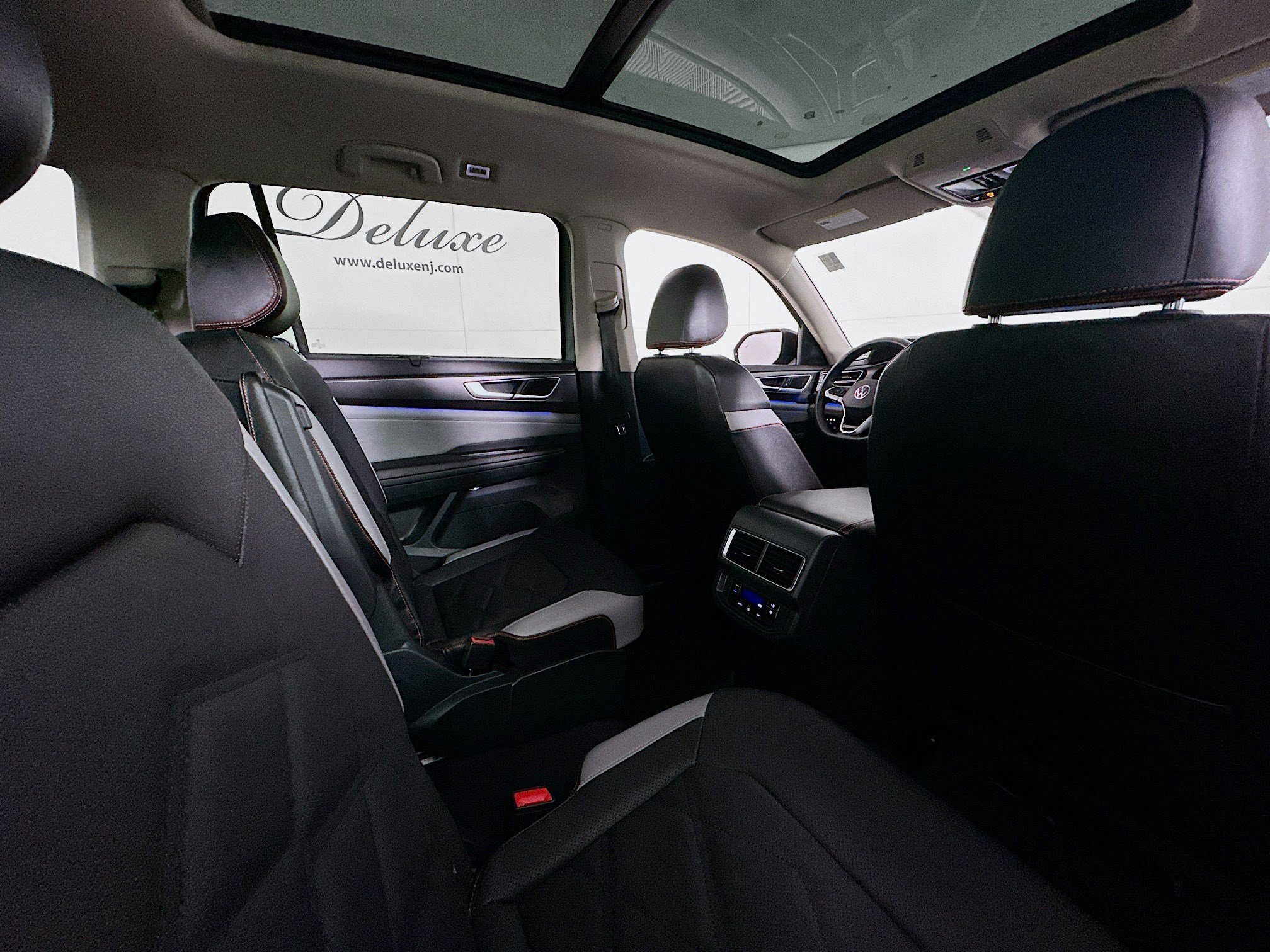 Used 2024 Volkswagen Atlas Peak Edition SEL image 31