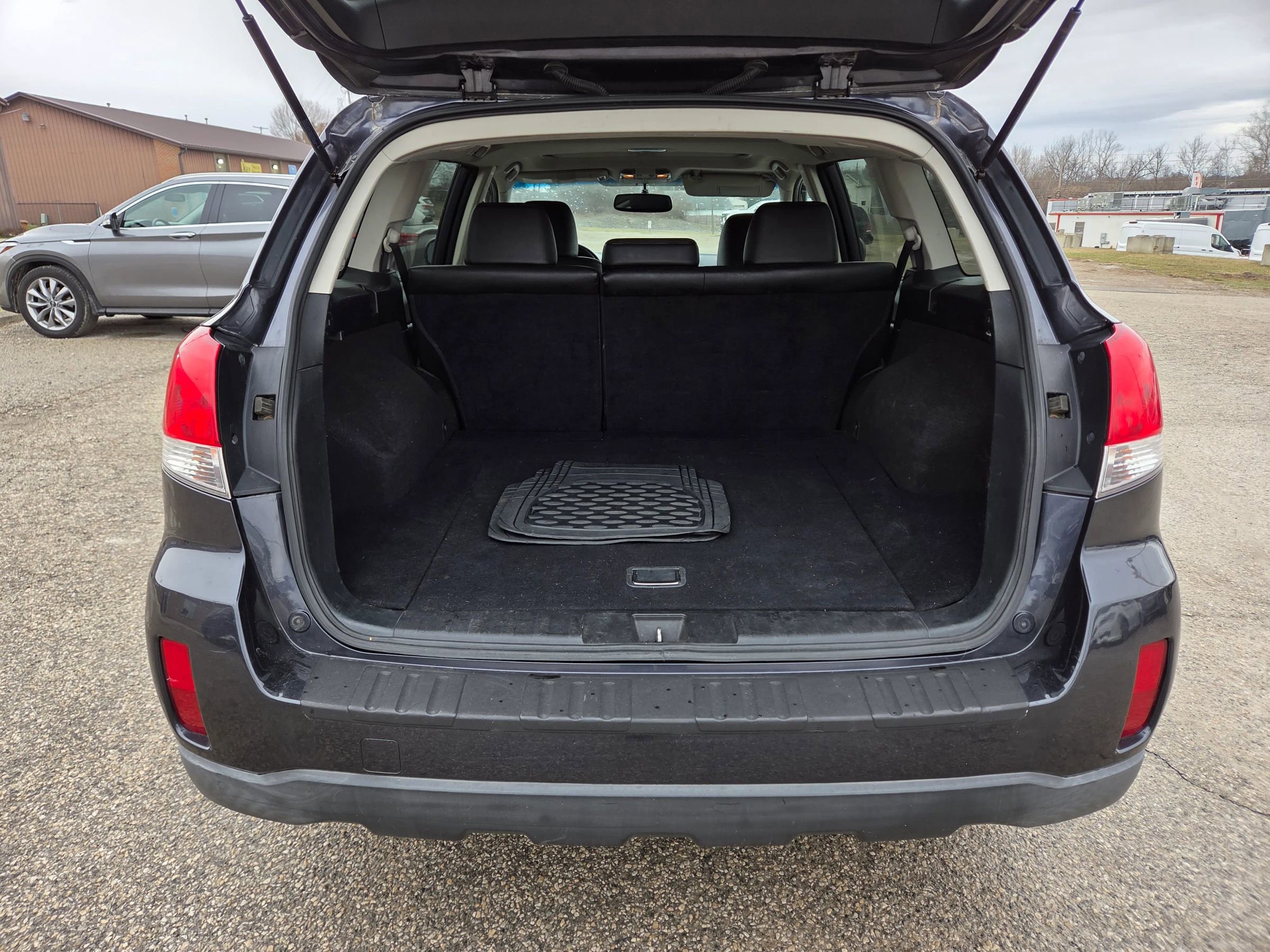 Used 2011 Subaru Outback 3.6R Limited image 13