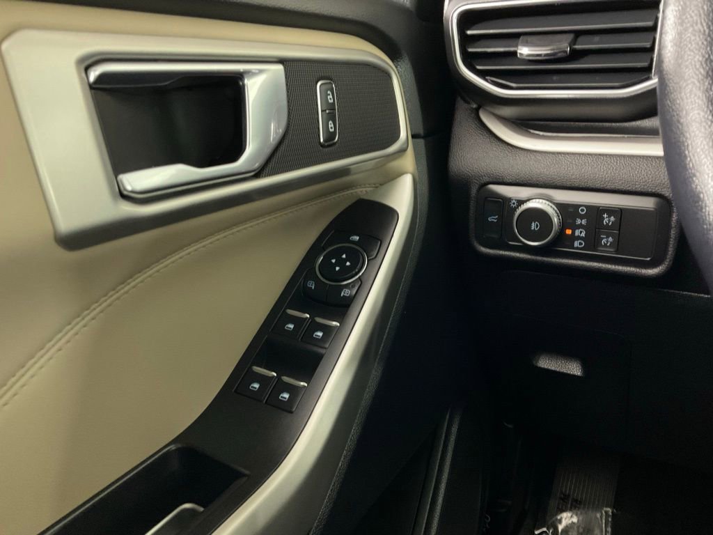 Used 2021 Ford Explorer XLT w/ Equipment Group 202A image 19