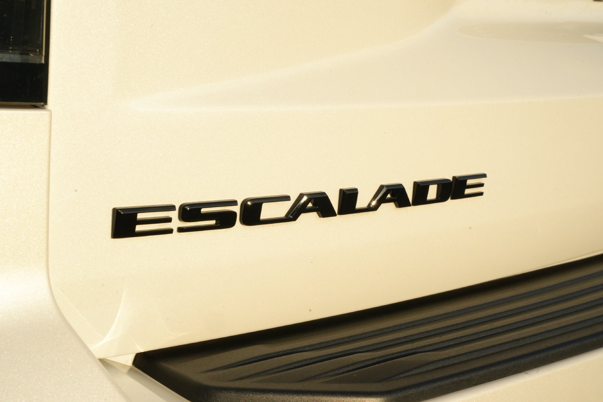 Certified 2024 Cadillac Escalade ESV Sport Platinum w/ LPO, ONYX Package AWD/4WD image 18
