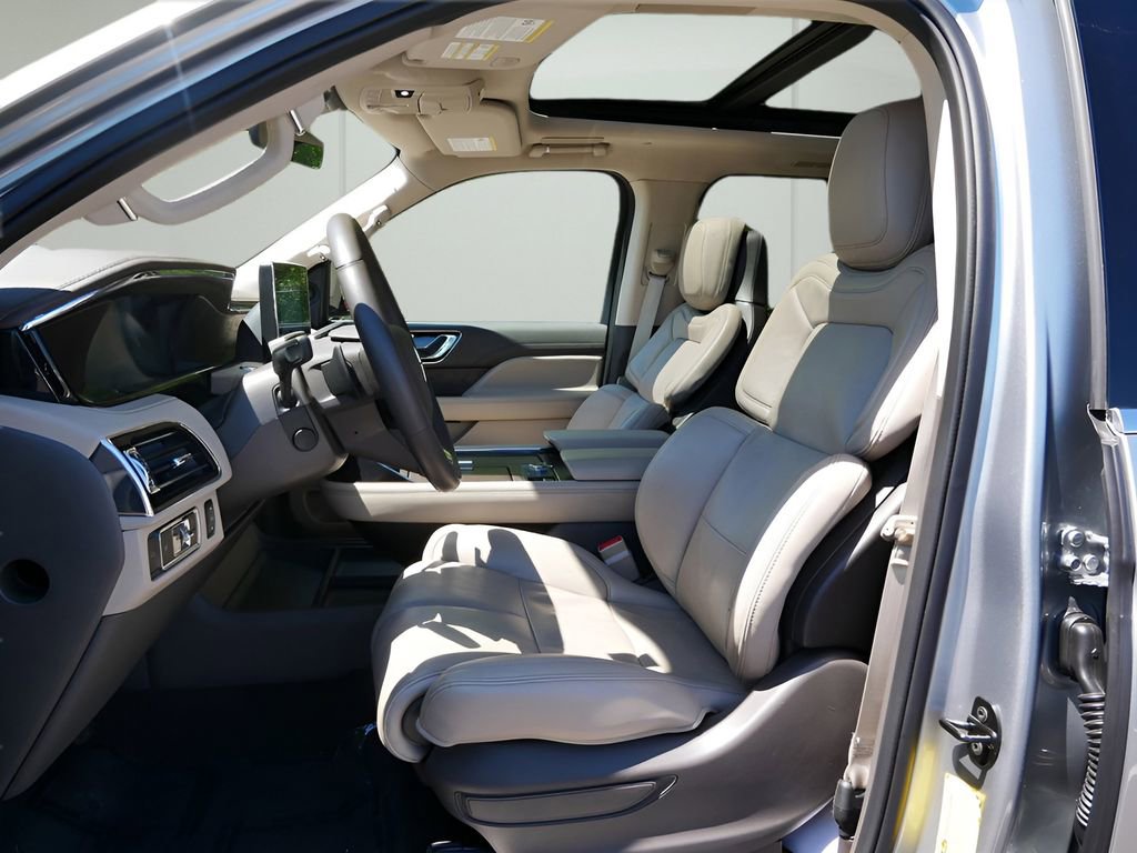 Used 2024 Lincoln Navigator Reserve AWD/4WD image 10