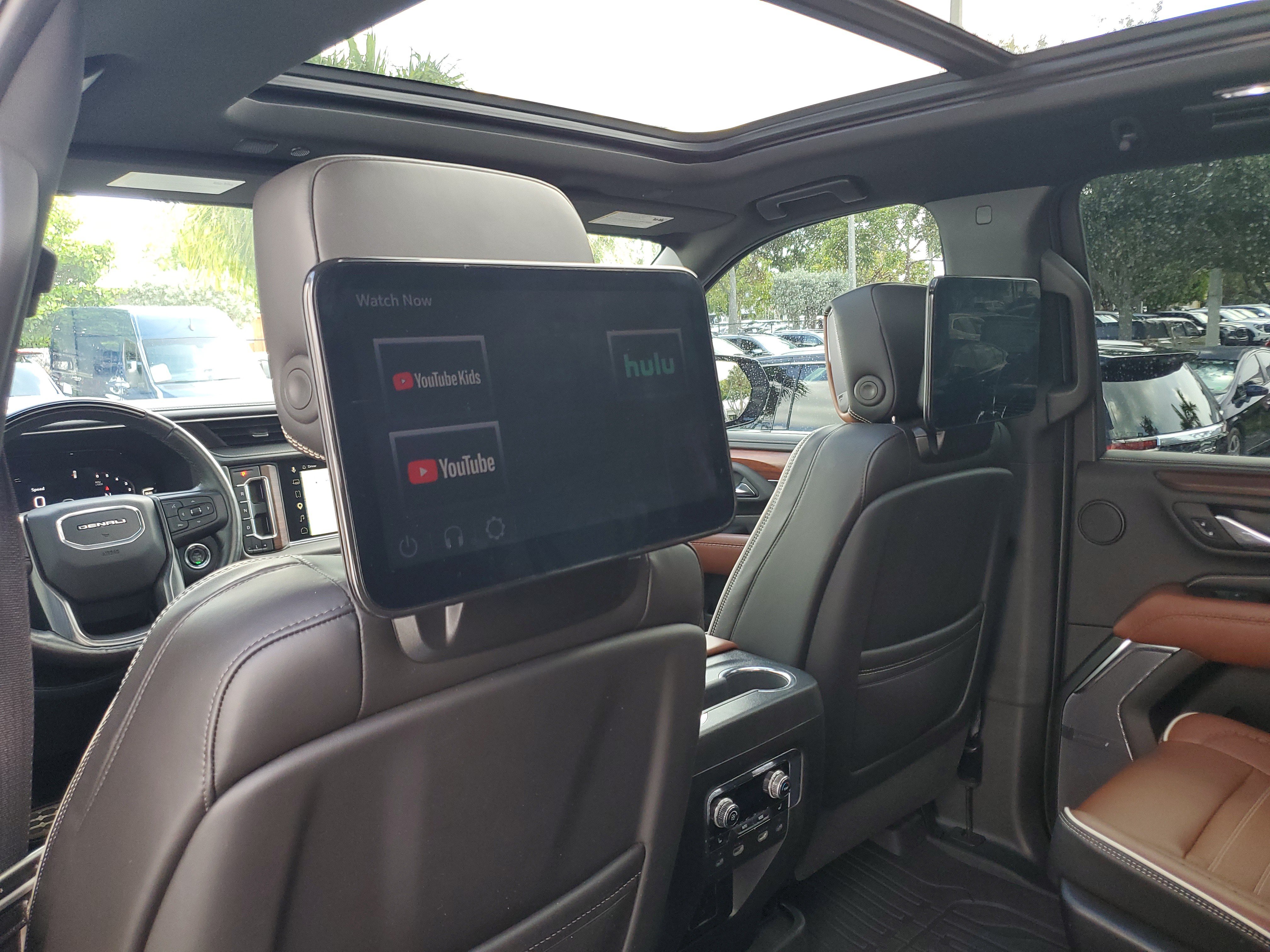 Used 2023 GMC Yukon XL Denali Ultimate w/ LPO, Floor Liner Package AWD/4WD image 16
