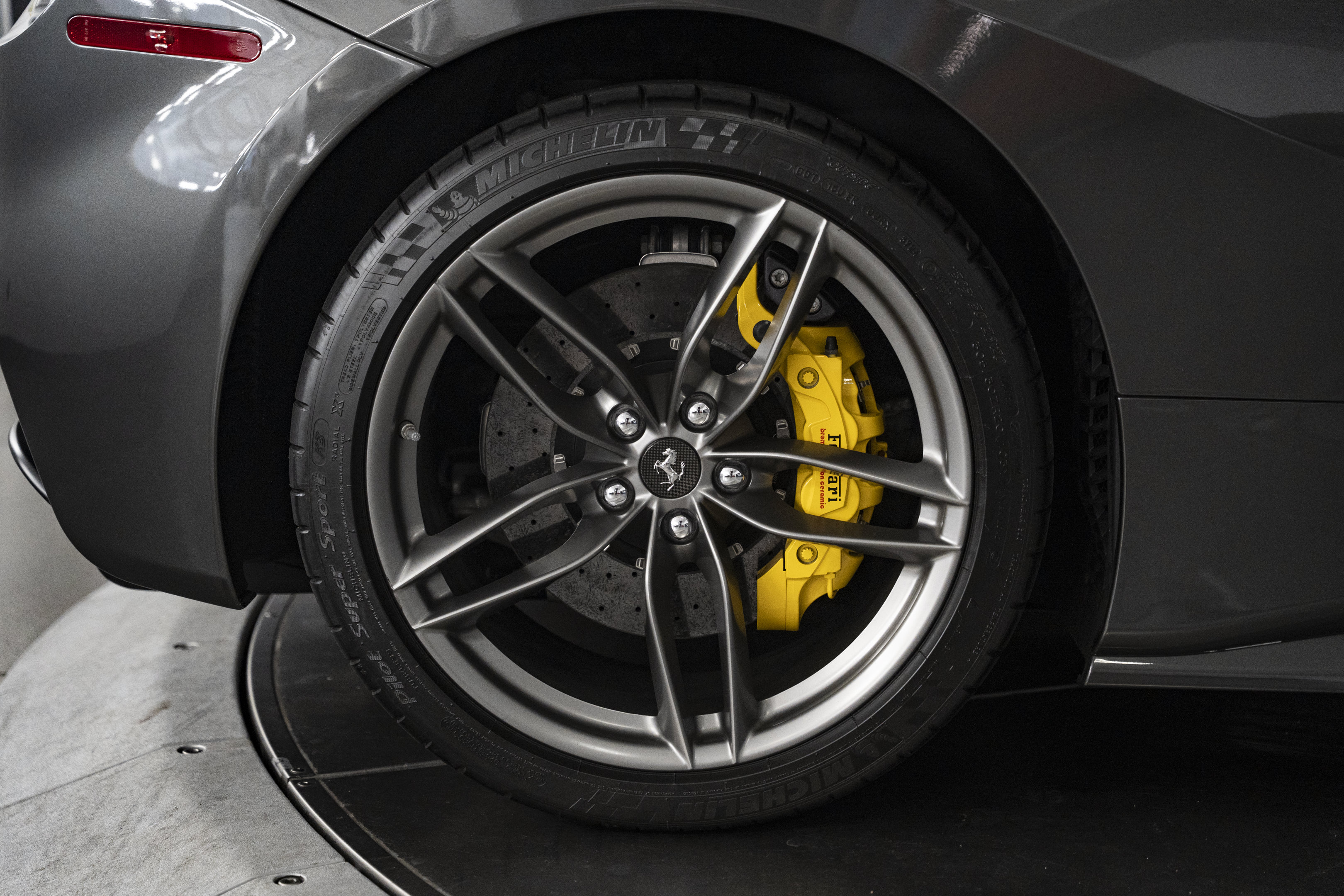 Used 2019 Ferrari 488 Spider RWD image 19