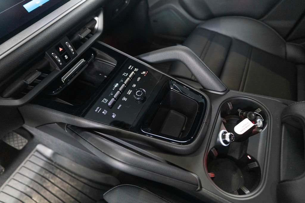 New 2025 Porsche Cayenne Coupe image 24
