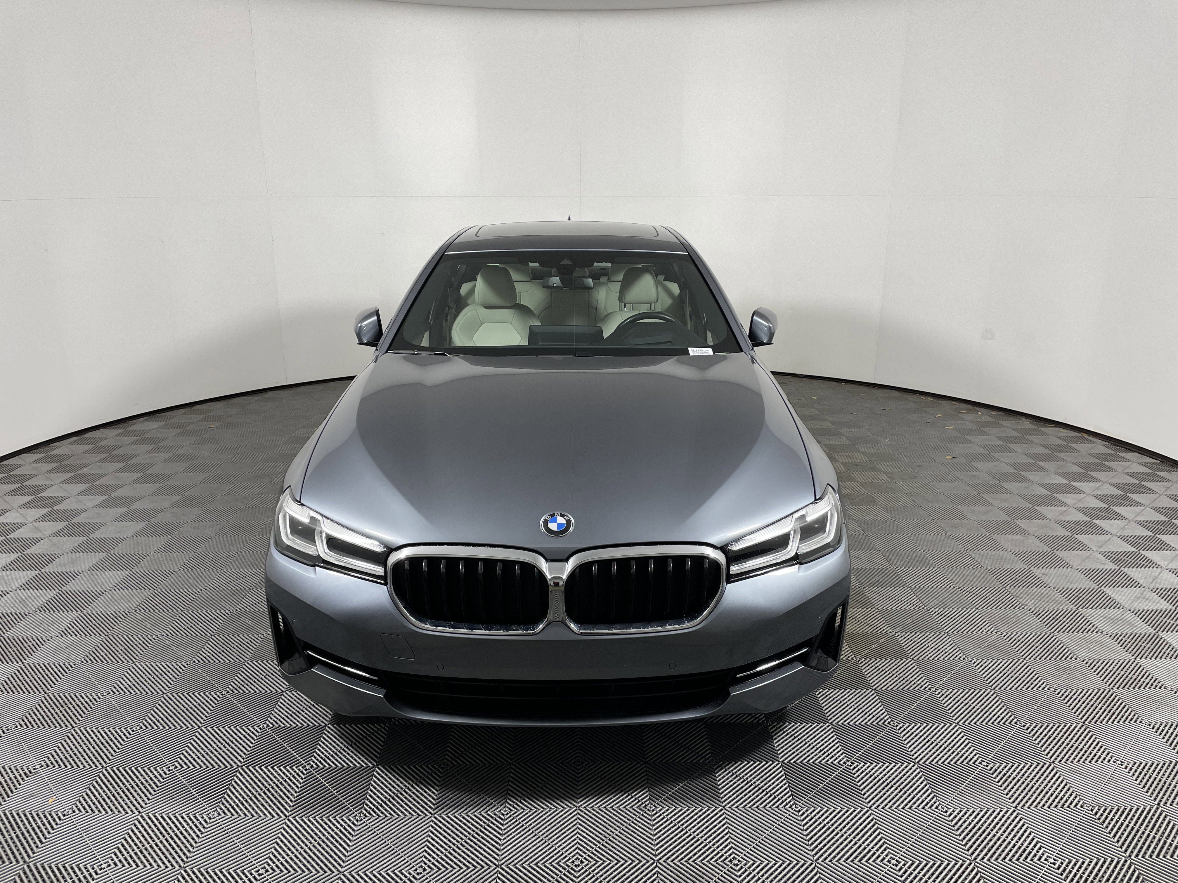Used 2022 BMW 530i w/ Premium Package image 8