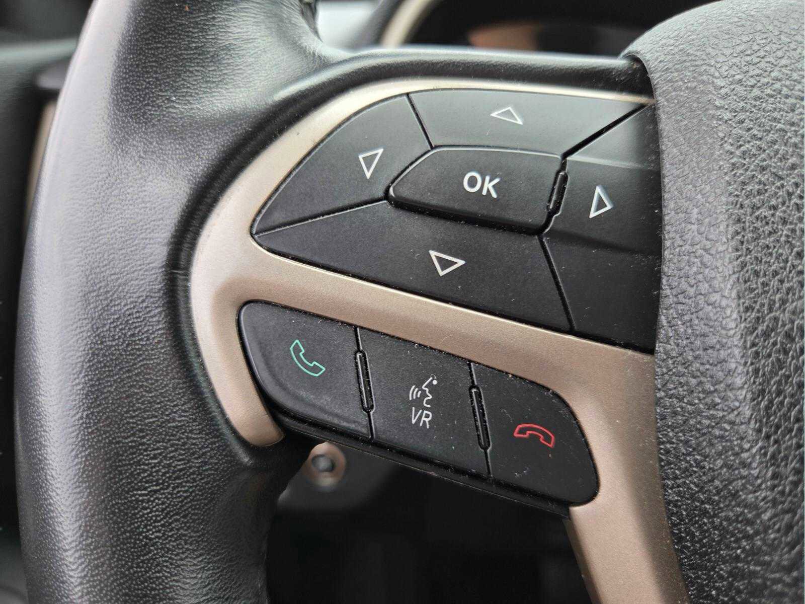 Used 2015 Jeep Cherokee Latitude w/ Comfort/Convenience Group FWD image 28