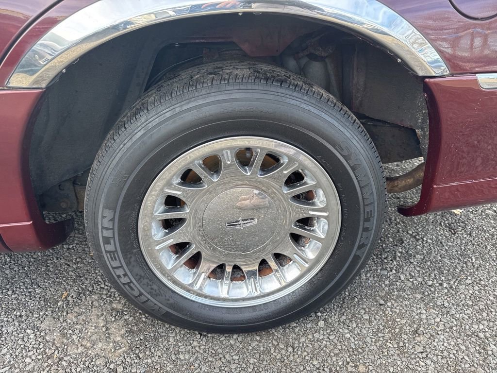 Used 2000 Lincoln Town Car Cartier image 27