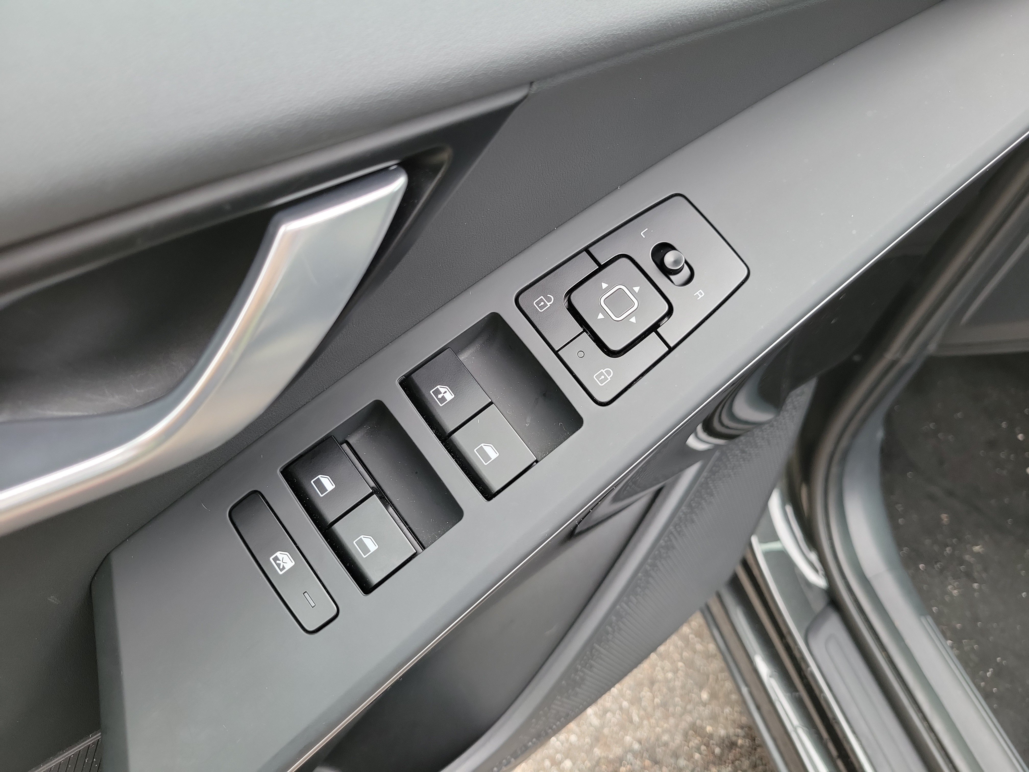 Certified 2025 Kia Niro EX FWD image 18